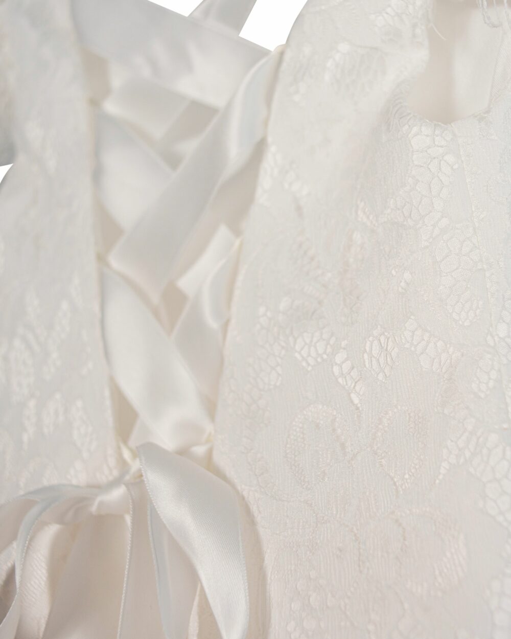 Vetersluiting bij een bruidsmeisjes jurkje