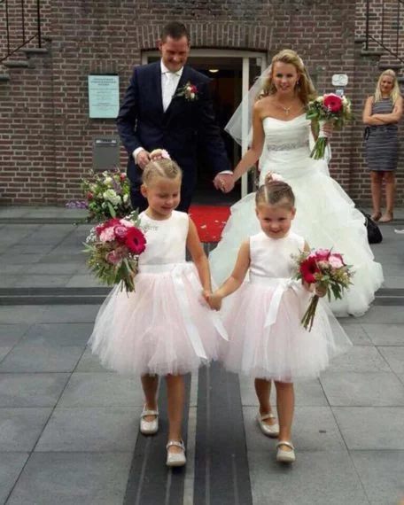 bruidsmeisjes jurkjes roze kort tule zachtroze kleedje bruiloft kinderbruidsmode kinderkleding bruiloft