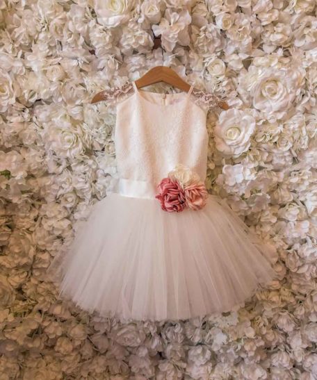 jurkje voor bruidsmeisjes met roze bloemen en tule