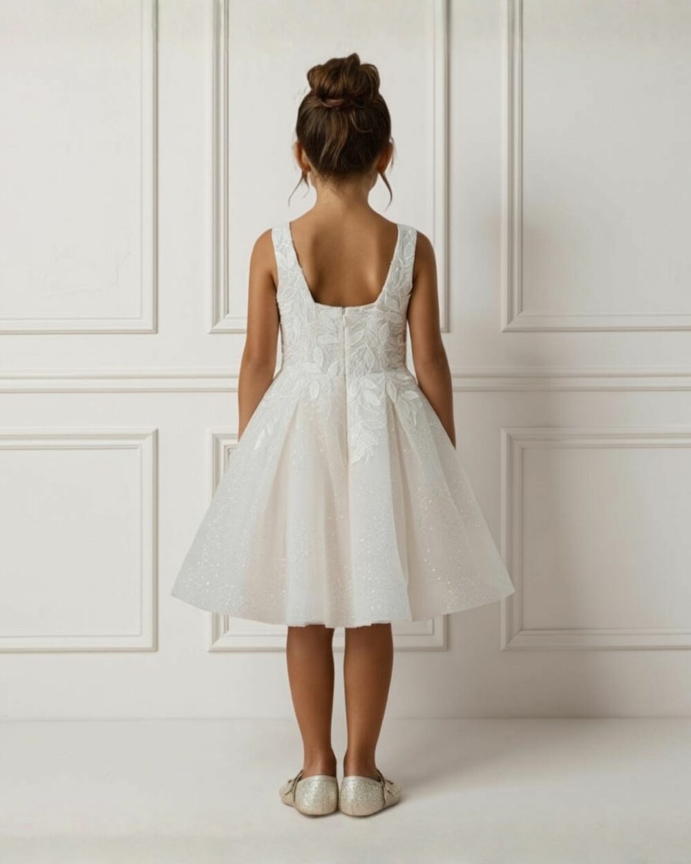 kind in bruidsmeisje jurkje