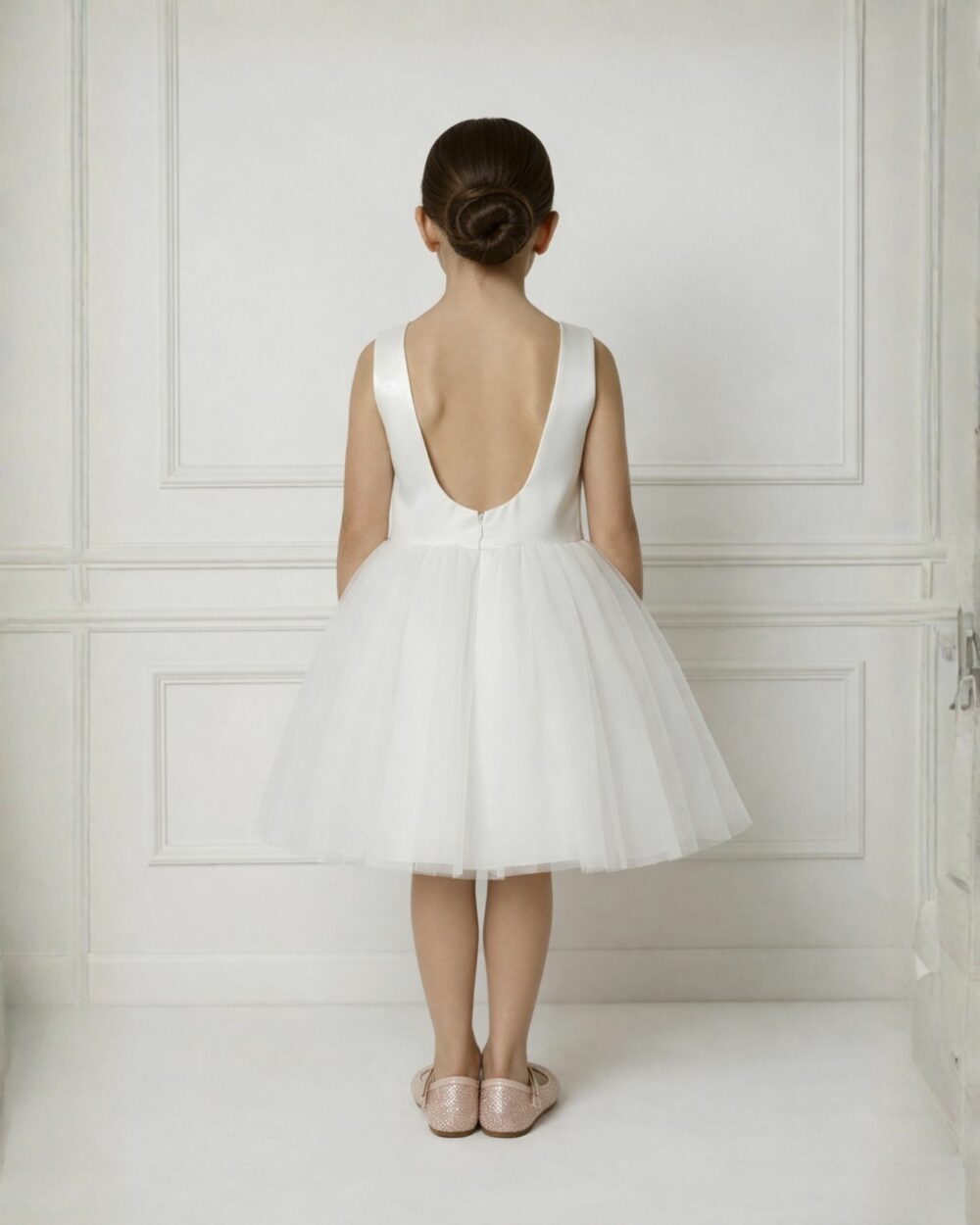 bruidsmeisje in ivoor tule jurk