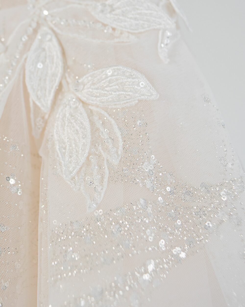 details van een bruidsmeisjes jurkje